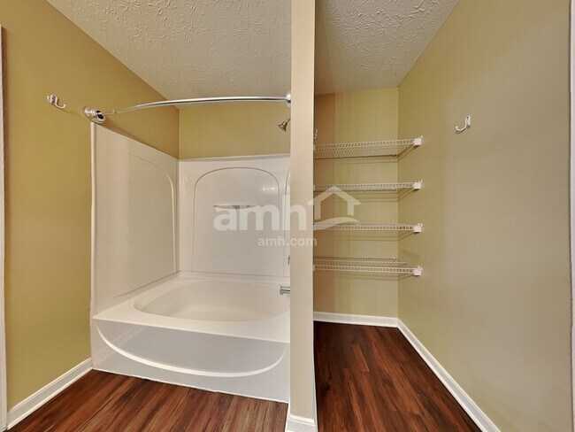 Building Photo - 8736 Gingerwood Ct