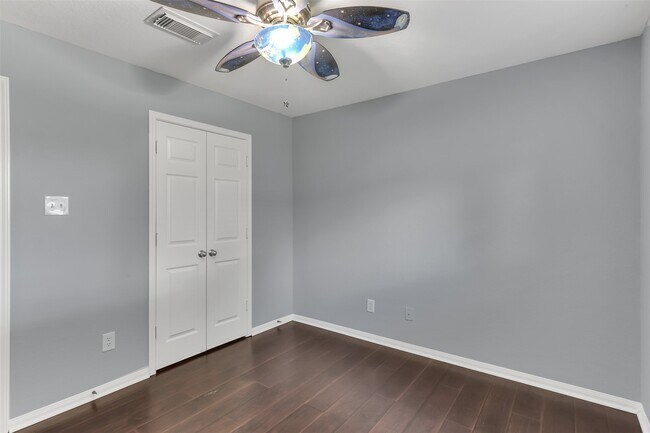Building Photo - 223 Fantasy Ln