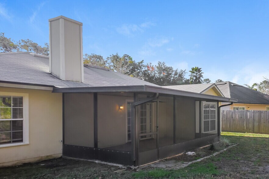 Building Photo - 7725 Fawn Lake Dr S