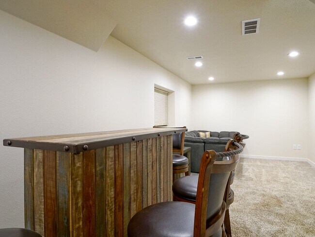 Building Photo - 5038 Chariot Dr