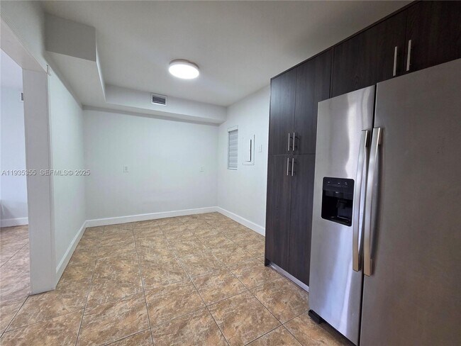 Building Photo - 6240 SW 21st St