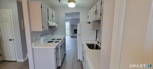 Building Photo - 678 Savin Ave