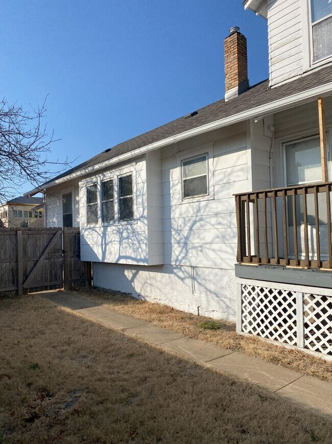 Building Photo - 2080 SW Washburn Ave