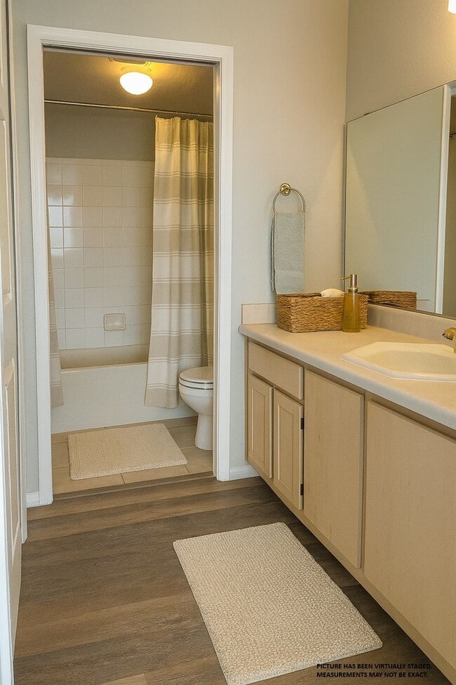 Building Photo - Available now!  Gated Community in Hunters Creek, Audubon Villas!