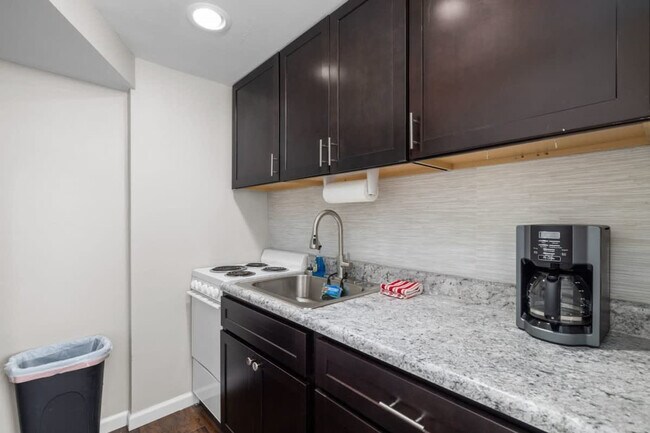 Building Photo - 6004 5th St