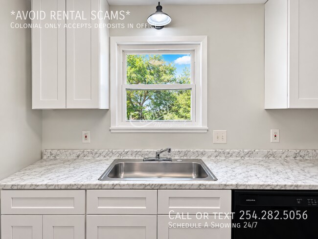 Building Photo - 3306 Shady Hill Dr
