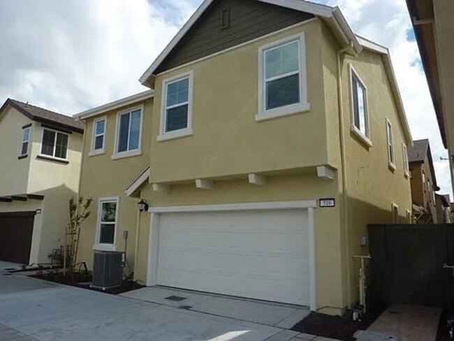 Building Photo - Fantastic Location in Roseville off Blue Oaks!  4 Bedroom Home with Downstairs Bedroom and Full B...
