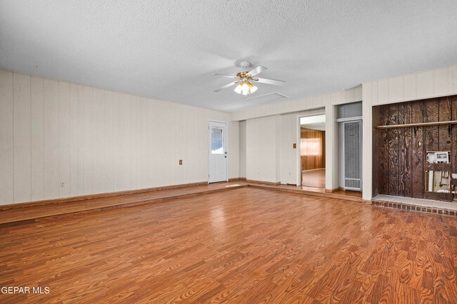 Building Photo - 7316 Clemente Ave