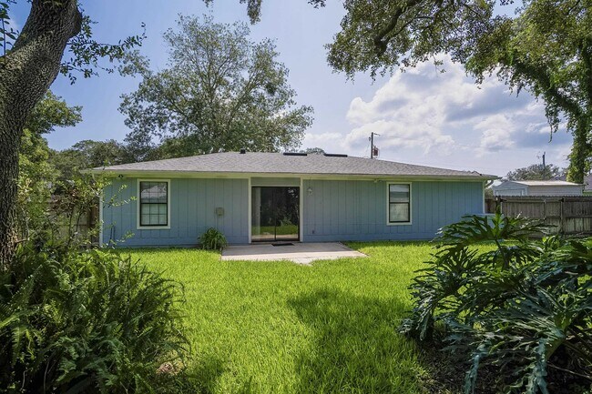 Building Photo - 140 Bonita Rd