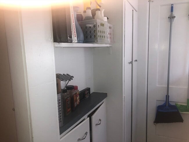 Building Photo - 190 Maplewood St