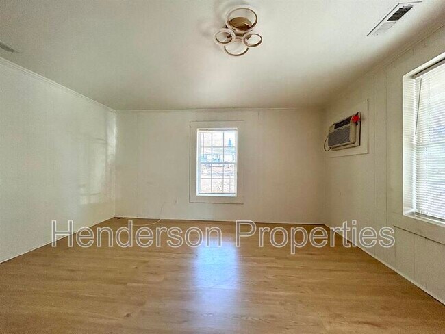 Building Photo - 532 E Iredell Ave