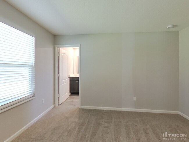 Building Photo - 77038 Crosscut Wy