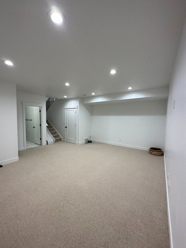 basement - 10153 N Redwood Dr
