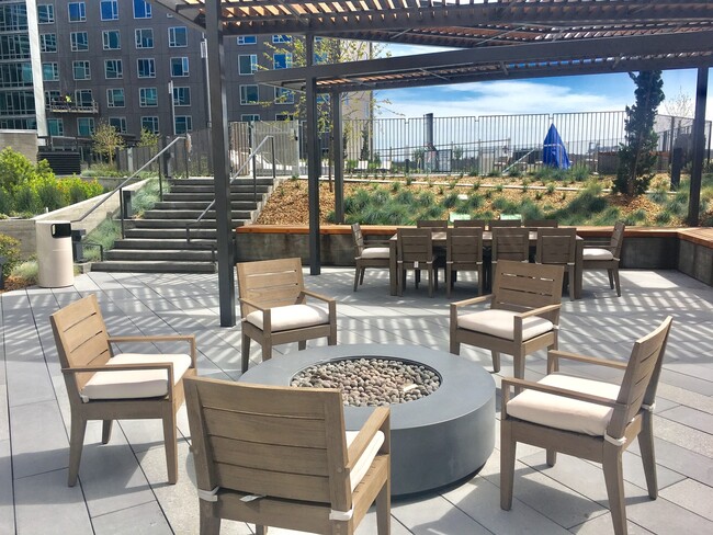 Building Photo - Modern & Spacious 2br/2ba In Mission Bay w...
