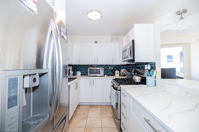 Building Photo - 1309 N Wells St