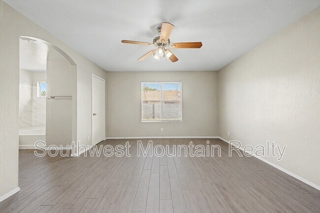 Building Photo - 2272 E Remington Pl