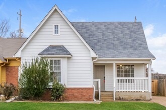 Building Photo - 5530 Oak Branch Cir N