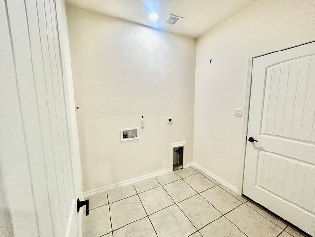 Building Photo - Contemporary La Vida Home, 2024 Build