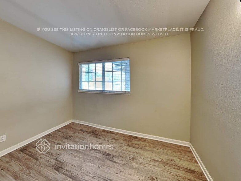 Building Photo - 12601 Mercer St