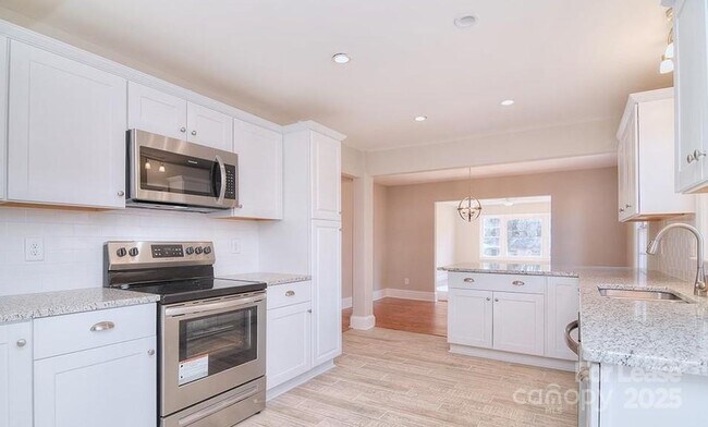 Building Photo - 1437 Springwood Ln