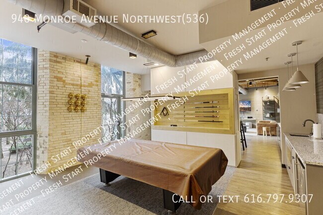 Building Photo - 940 Monroe Ave NW