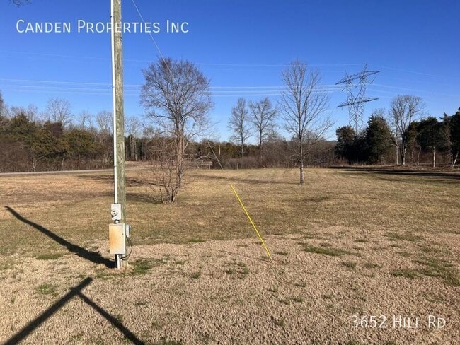 Building Photo - 3652 Hill Rd