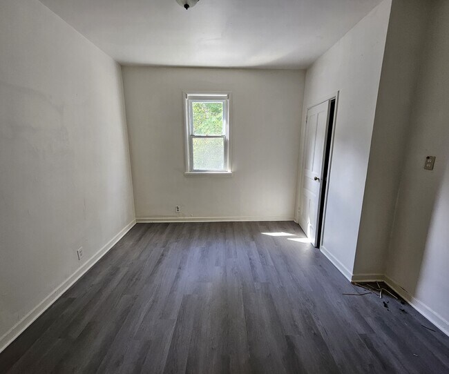 Building Photo - 837 Stanton Ave