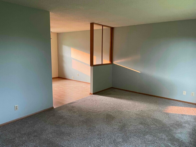 Building Photo - 2206 Springvale Ct
