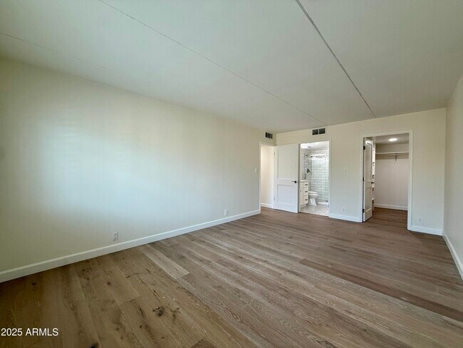 Building Photo - 7930 E Camelback Rd