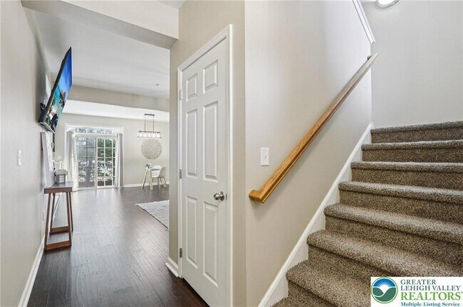 Building Photo - 270 Milkweed Dr