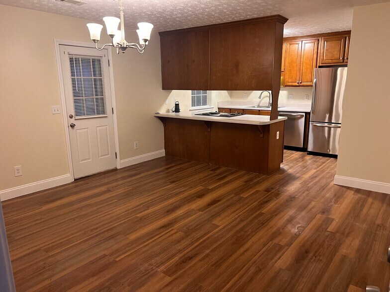 Building Photo - 5115 Twin Oaks Ln