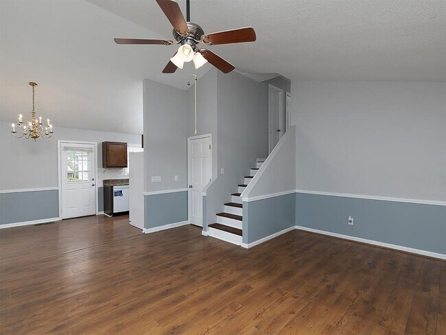 Building Photo - 16 Huntcliff Dr