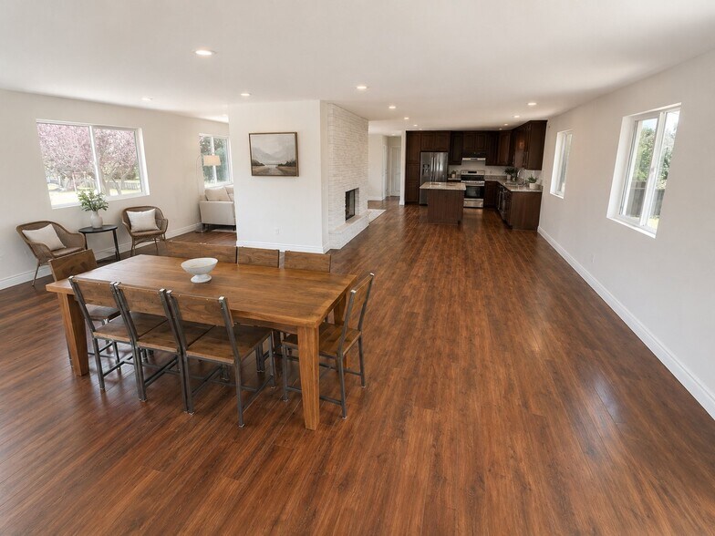 Building Photo - 4860 Country Club Dr