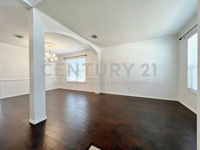 Building Photo - Fantastic 2-Story 5/3/2 in Fort Worth For ...