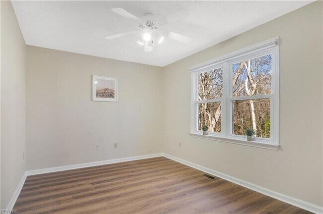 Building Photo - 2721 Linden Ln