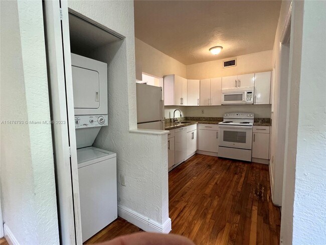 Building Photo - 726 Meridian Ave