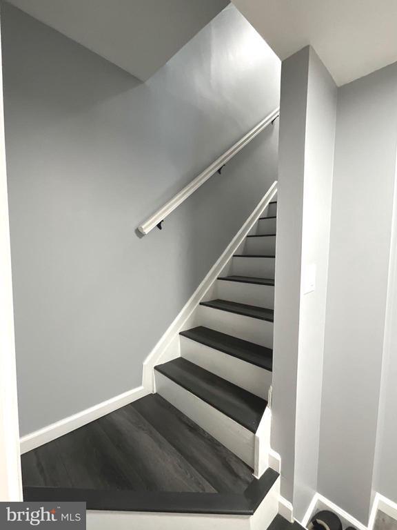 Building Photo - 9405 Chippenham Dr