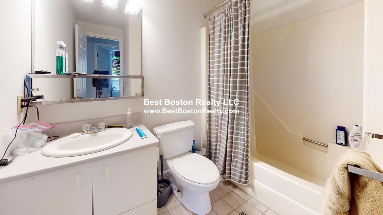 Building Photo - 175 Beacon St