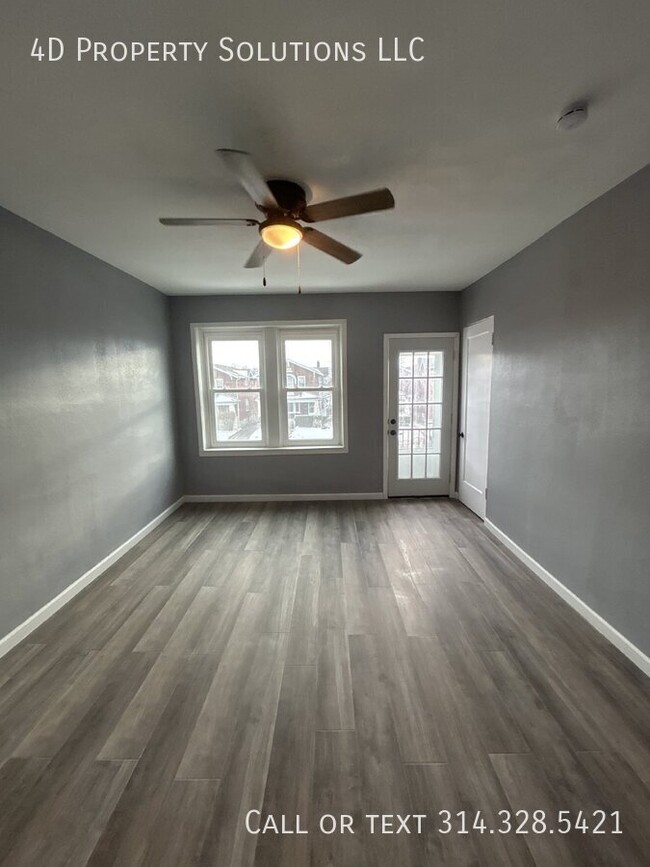 Building Photo - Cozy and Spacious Living in Upstairs Unit ...