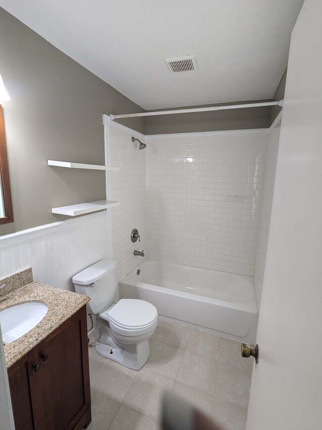 Building Photo - 12 Admiral Ct