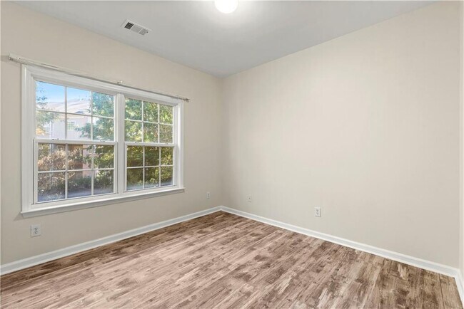 Building Photo - 119 Wetherbrooke Ln SE