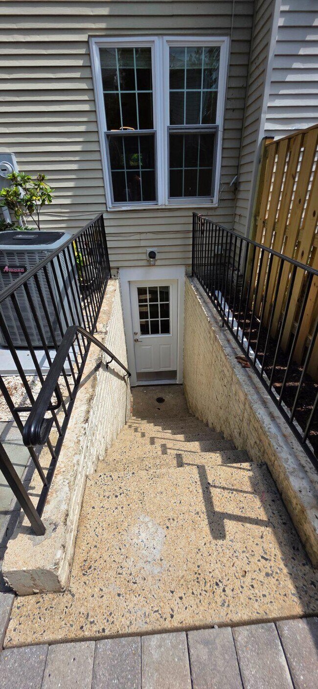 Building Photo - 6008 Raina Dr