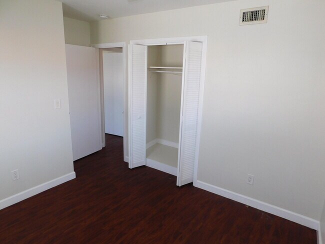 Building Photo - 741 Hummingbird Way
