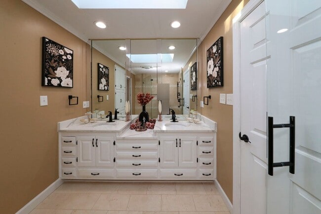 Building Photo - Luxury Kingsmill Treehouse Retreat | 7BR Custom Home with Private Suite