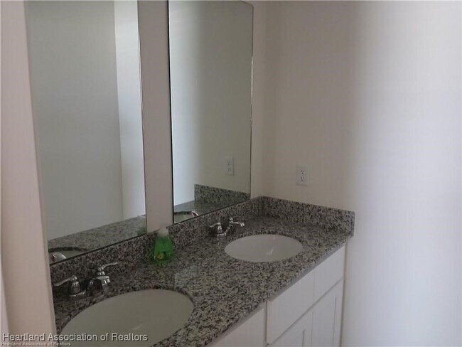 Building Photo - 1301 Stone Ridge Cir