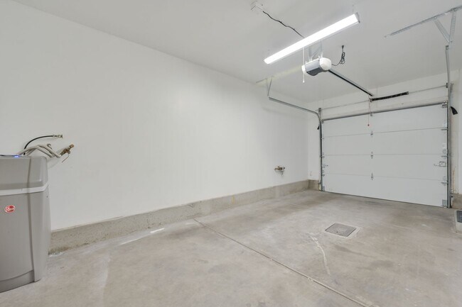 Building Photo - NW!! Gated!! Community Pool/Spa  Recreation Room!! New Paint!! New Flooring!!  Balcony!!  2 car g...