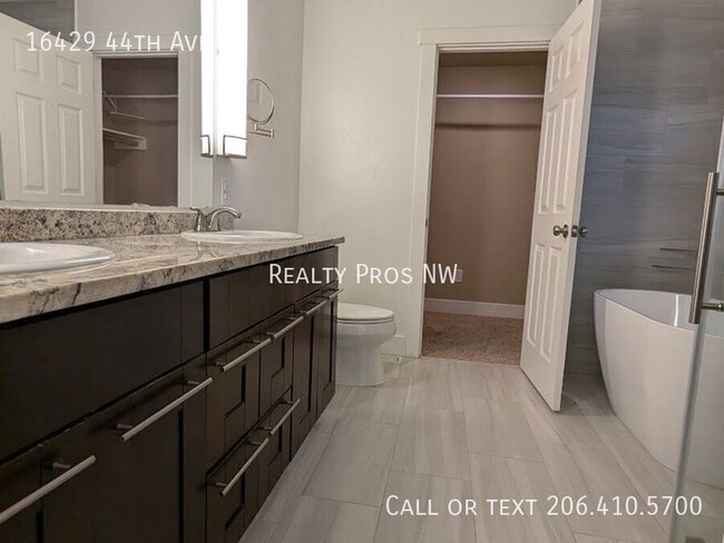 Building Photo - 16429 44th Ave W