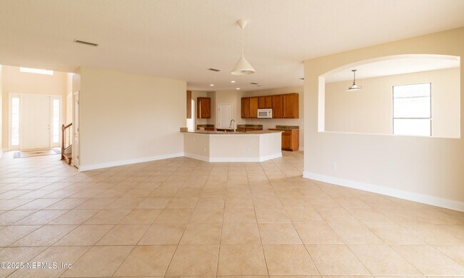 Building Photo - 12481 Tropic Dr