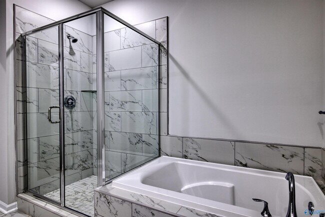 Building Photo - 6075 Gardner Maples Dr SE