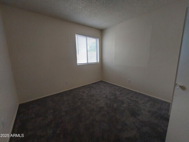 Building Photo - 4939 E Evergreen Dr